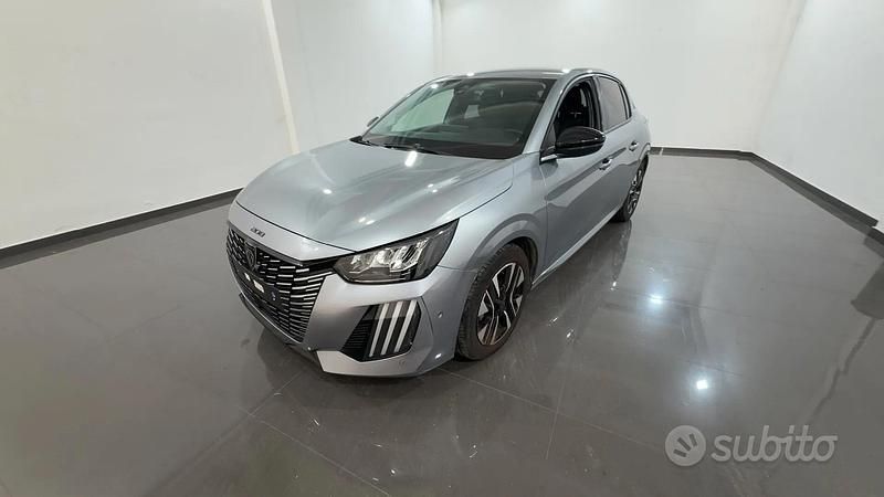Usata Peugeot 208 Allure 101 CV (74 kW) 2024 Gray Utilitaria