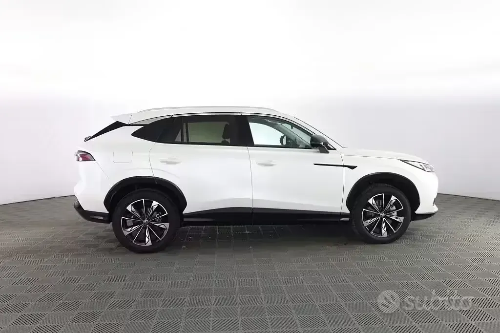 Nuova MG HS Luxury 143 CV (105 kW) 2026 Pearl white SUV