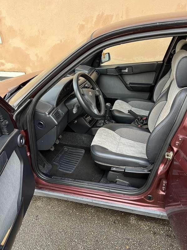 Usata Alfa Romeo 155 116 CV (85 kW) 1994 Rosso Berlina