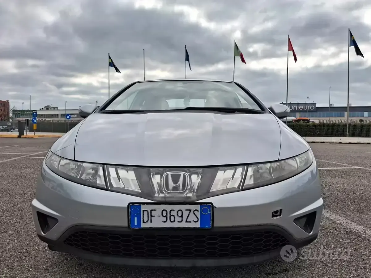 Usata Honda Civic 140 CV (102 kW) 2007 Grigio Berlina