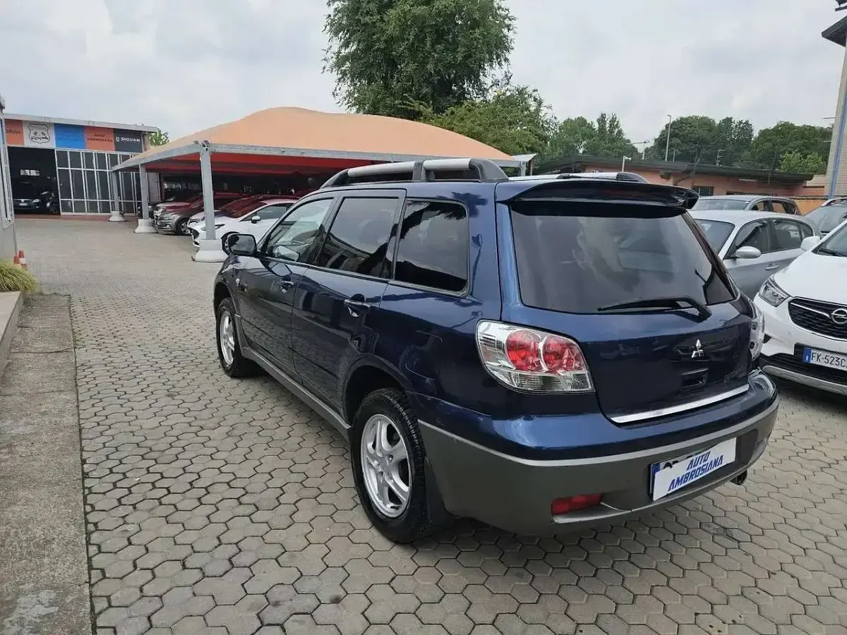 Usata Mitsubishi Outlander Comfort Edition 136 CV (100 kW) 2003 Blu/azzurro SUV