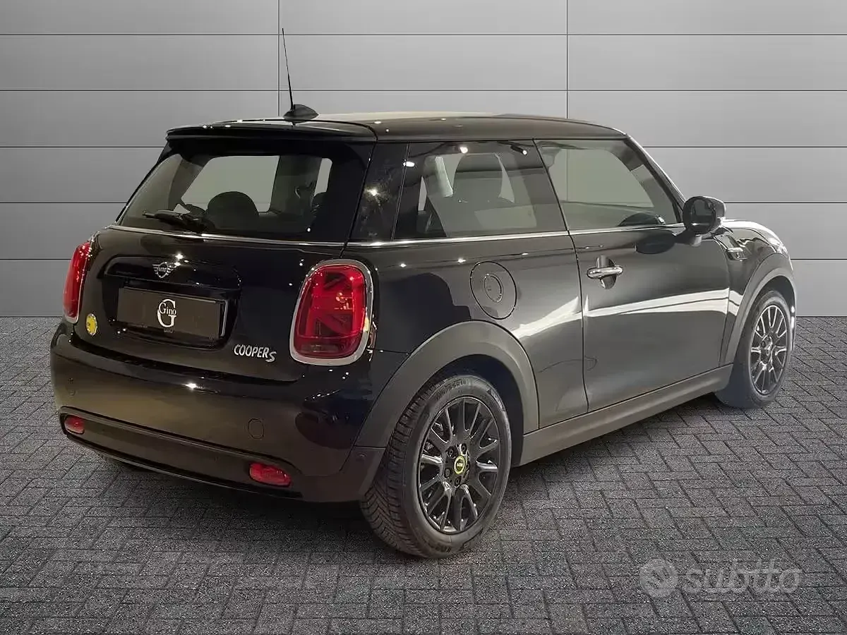 Usata Mini Cooper 75 kW (102 CV) 2022 Nero Utilitaria