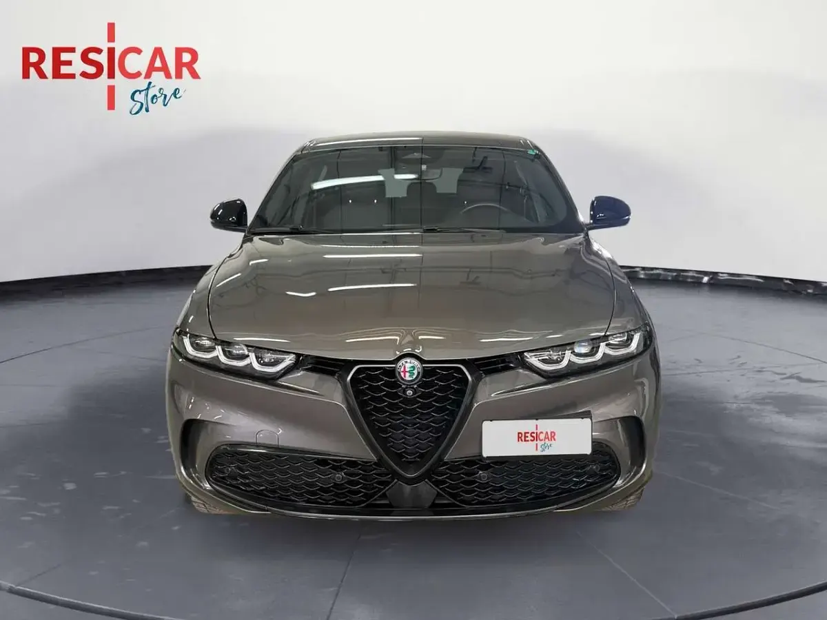 Usado Alfa Romeo Tonale Veloce 179 CV (131 kW) 2023 Gris SUV