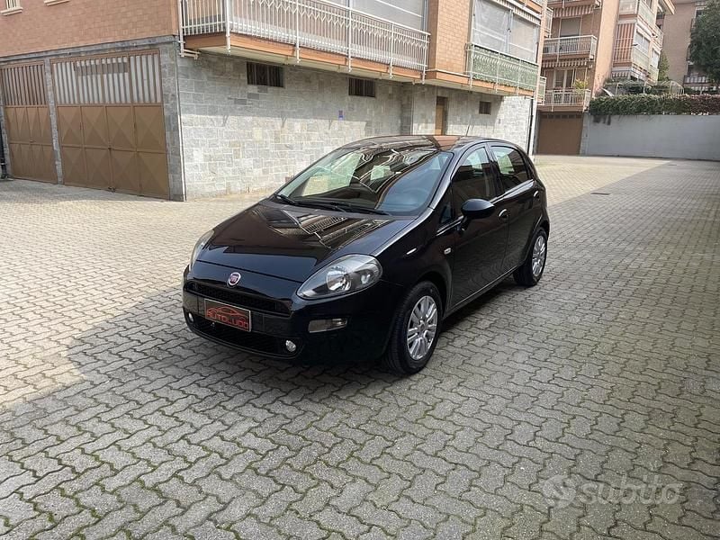 Usata Fiat Punto Lounge 69 CV (50 kW) 2017 Nero Utilitaria