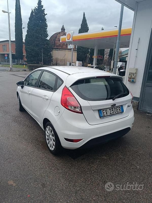 Usata Ford Fiesta Titanium 80 CV (58 kW) 2014 Bianco Utilitaria