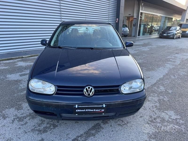 Usata VW Golf IV 101 CV (74 kW) 2002 Nero Berlina