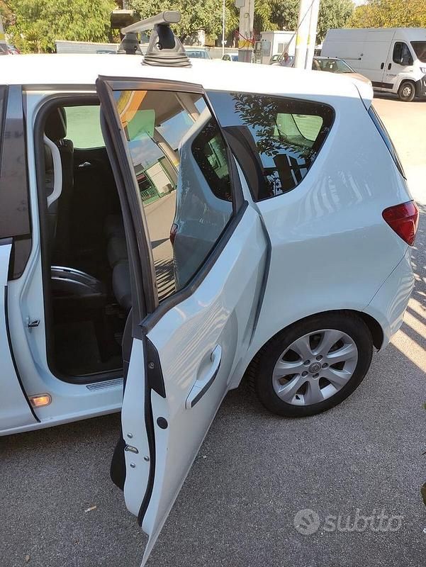 Usata Opel Meriva 100 CV (73 kW) 2010 Bianco Monovolume
