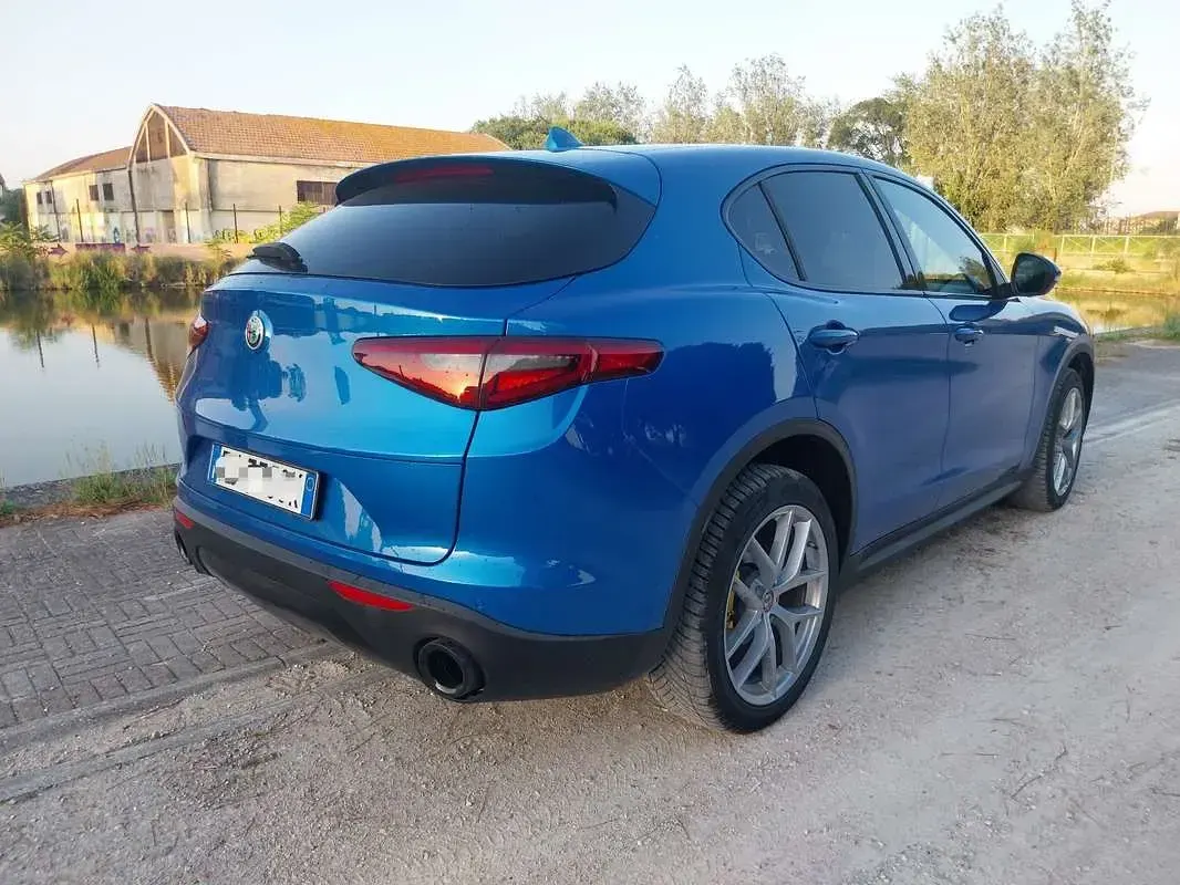 Usata Alfa Romeo Stelvio Executive 210 CV (154 kW) 2017 Blu SUV