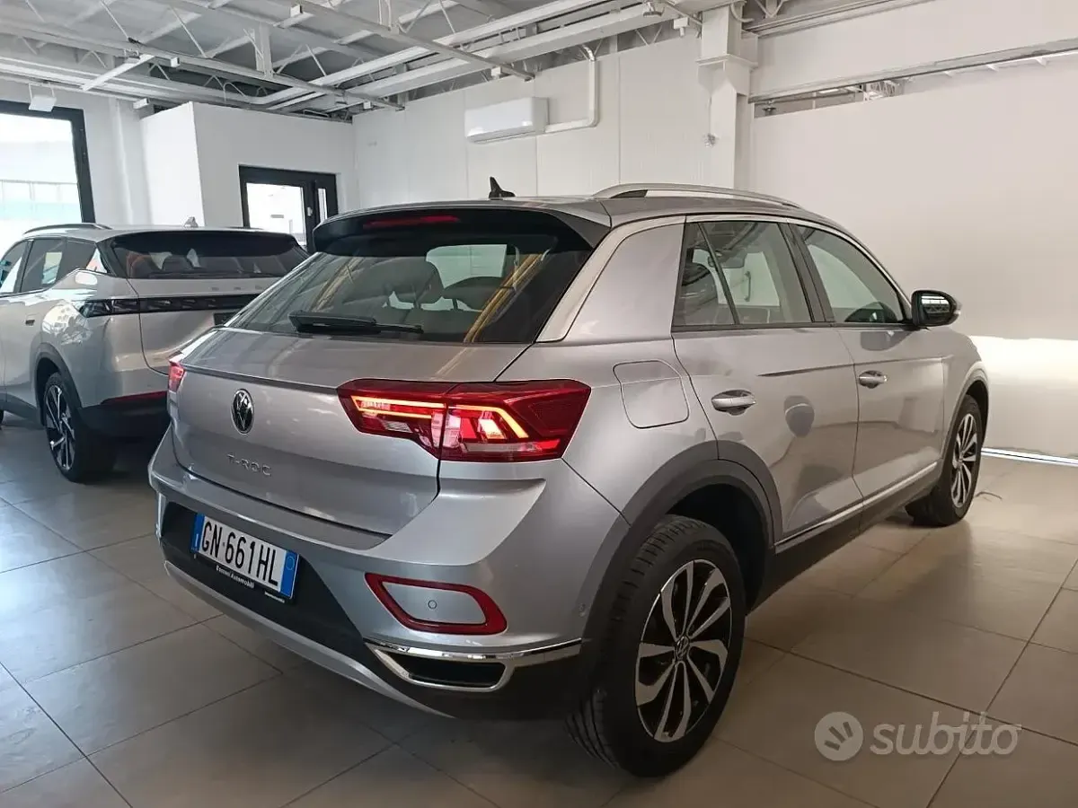Usata VW T-Roc Style 110 CV (80 kW) 2023 Giallo SUV