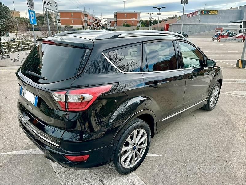 Usata Ford Kuga Vignale 150 CV (110 kW) 2017 Nero SUV