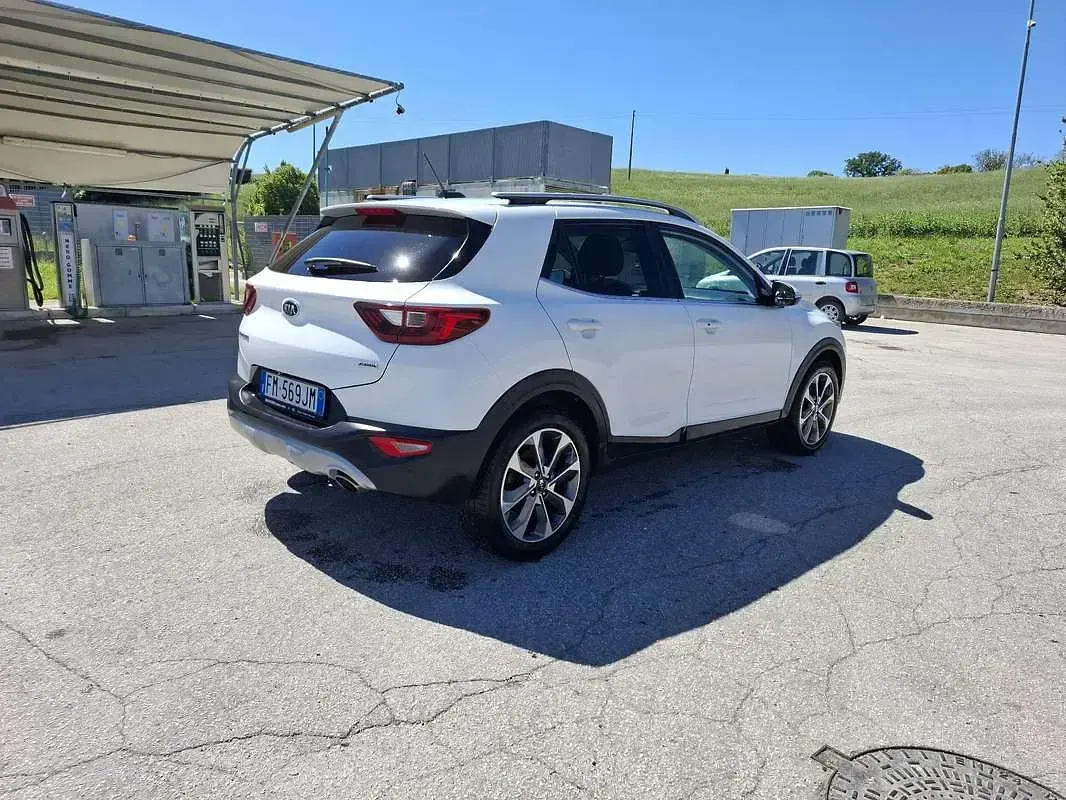 Second-hand Kia Stonic Style 110 CP (80 kW) 2018 Alb SUV