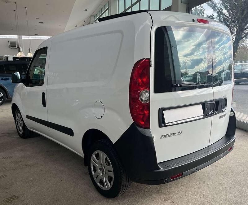 Usata Fiat Doblò Lounge 105 CV (77 kW) 2021 Bianco Monovolume