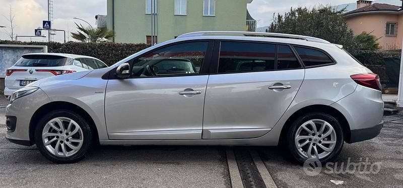 Usata Renault Mégane GrandTour LIMITED 110 CV (80 kW) 2016 Giallo Station wagon