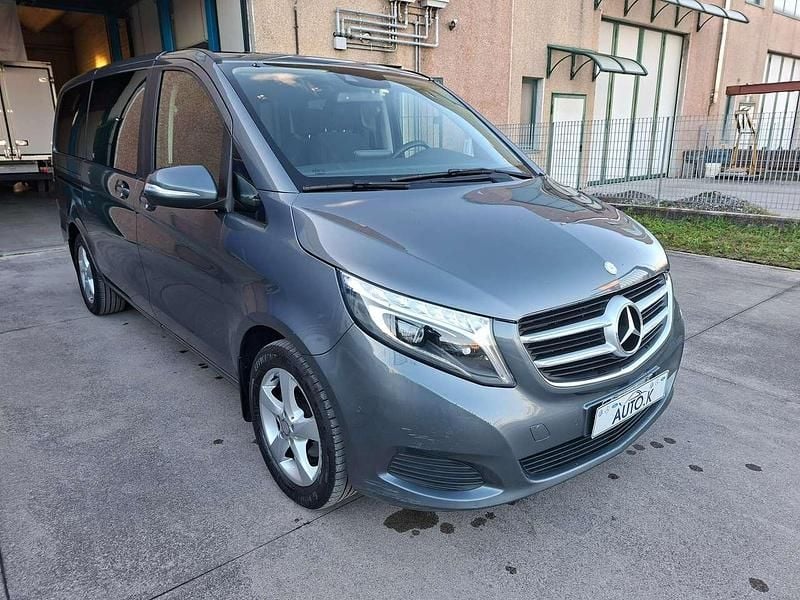 Grigio Usata 2014 Mercedes V220 Monovolume | 23.000 € (Buon prezzo) - Immagine 1/4