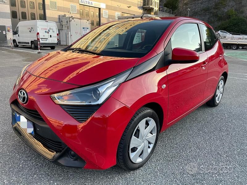 Rosso Usata 2019 Toyota Aygo Due volumi | 8500 € (Super prezzo) - Immagine 1/4