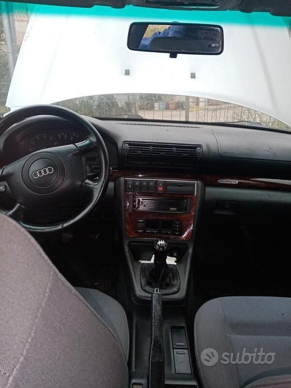 Usata Audi A4 150 CV (110 kW) 1997 Argento Station wagon
