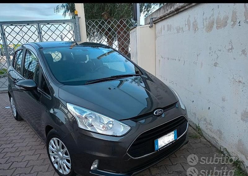 Begagnad Ford B-MAX 75 HK (55 kW) 2015 Brun Minibuss