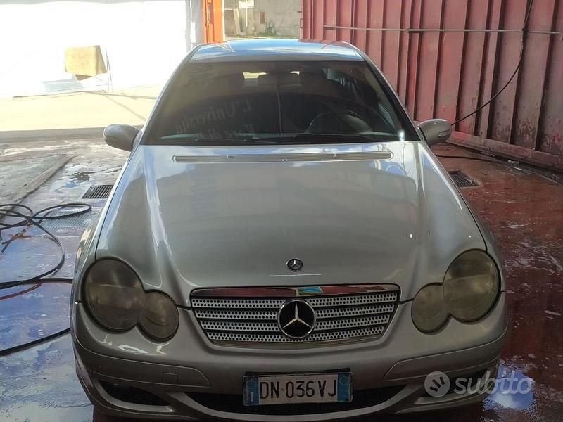 Usata Mercedes 220 Edition 150 CV (110 kW) 2008 Grigio Coupé