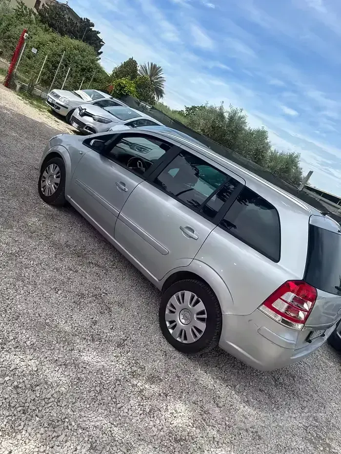 Usata Opel Zafira Cosmo 150 CV (110 kW) 2009 Grigio Monovolume