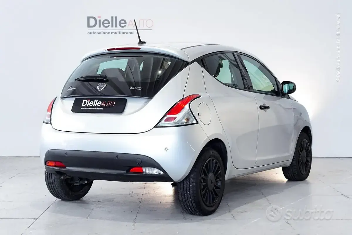 Usata Lancia Ypsilon Silver 95 CV (69 kW) 2020 Grigio Utilitaria
