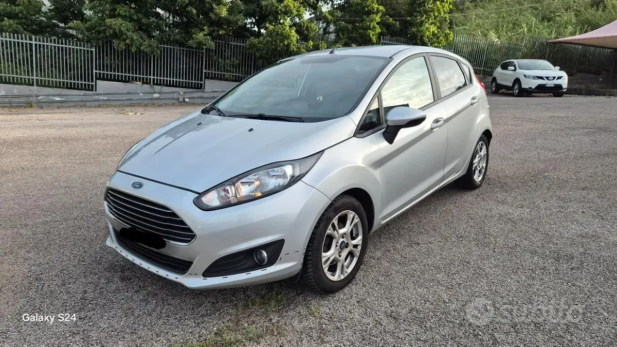 Usata Ford Fiesta Titanium 95 CV (69 kW) 2014 Grigio Utilitaria