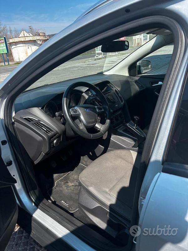 Usata Ford Focus 115 CV (84 kW) 2012 Grigio Station wagon