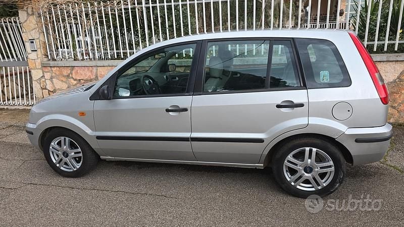 Usata Ford Fusion 68 CV (50 kW) 2003 Grigio Utilitaria