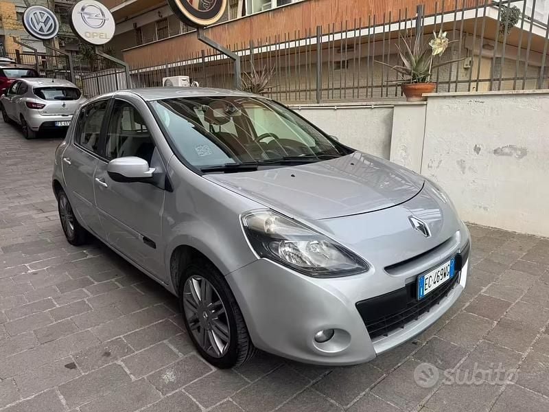 Usata Renault Clio II Luxe 101 CV (74 kW) 2011 Grigio Utilitaria