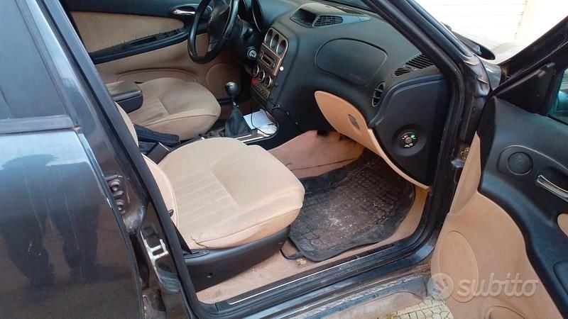 Usata Alfa Romeo Crosswagon 150 CV (110 kW) 2004 Grigio Station wagon