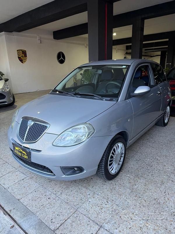 Usata Lancia Ypsilon 75 CV (55 kW) 2008 Marrone Utilitaria