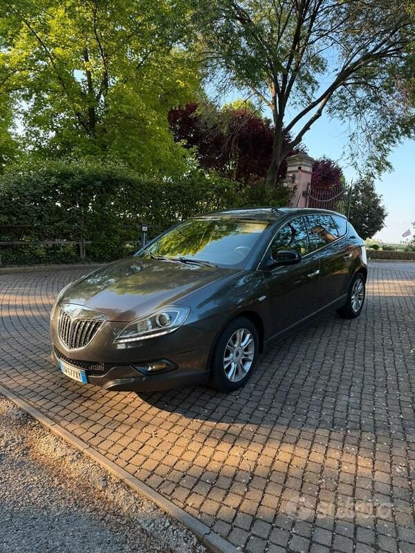 Usata 2010 Lancia Delta Tre volumi | 2800 € (Buon prezzo) - Immagine 1/4