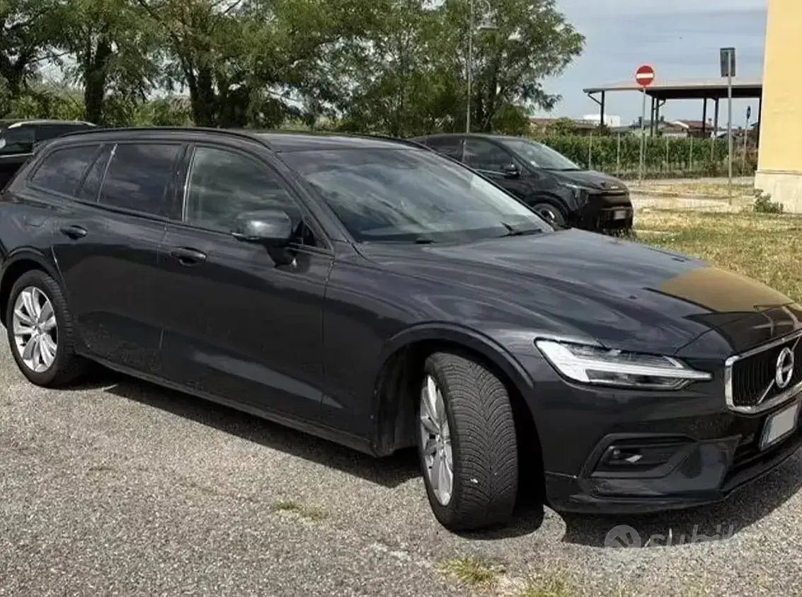 Usata Volvo V60 Business Edition 150 CV (110 kW) 2020 Grigio Station wagon
