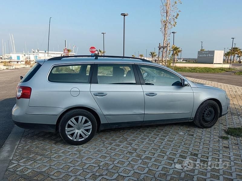 Usata VW Passat 75 CV (55 kW) 2004 Grigio Station wagon