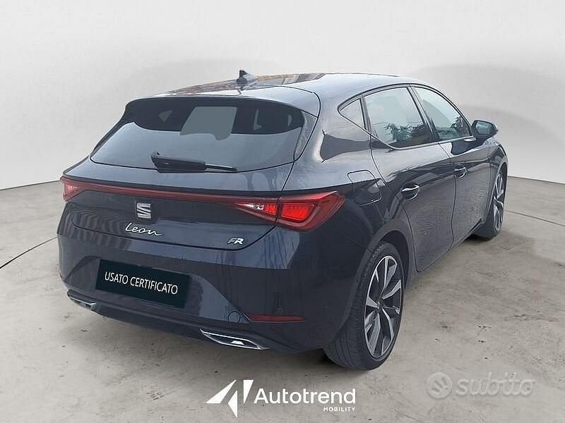 Käytetty Seat Leon FR 150 HP (110 kW) 2022 Sininen Sedan