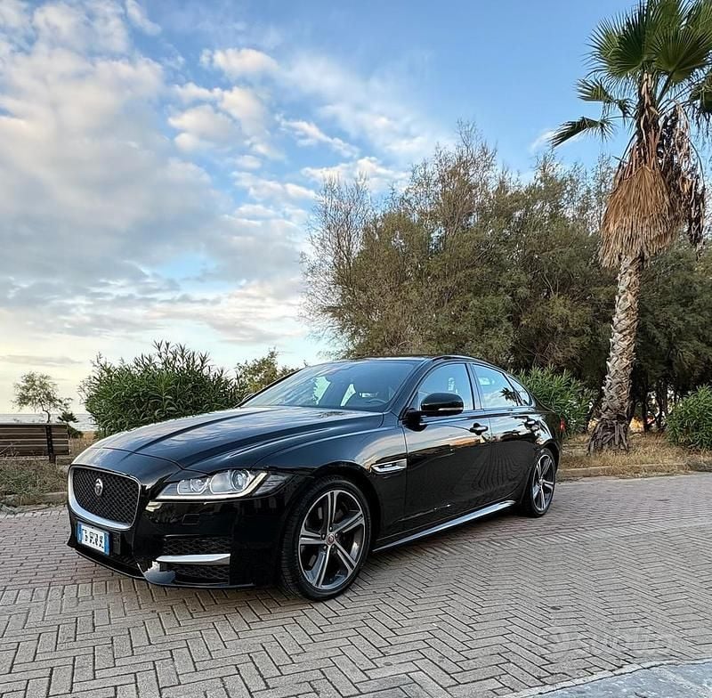 Usata Jaguar XF R-Sport 180 CV (132 kW) 2016 Nero Berlina