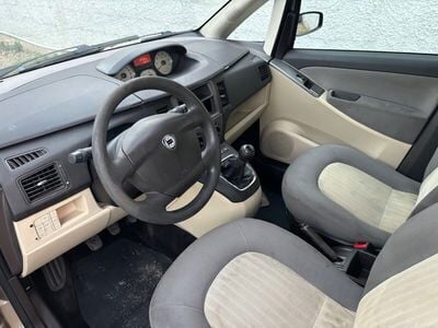 Usata Lancia Musa 101 CV (74 kW) 2006 Giallo metallizzato Monovolume