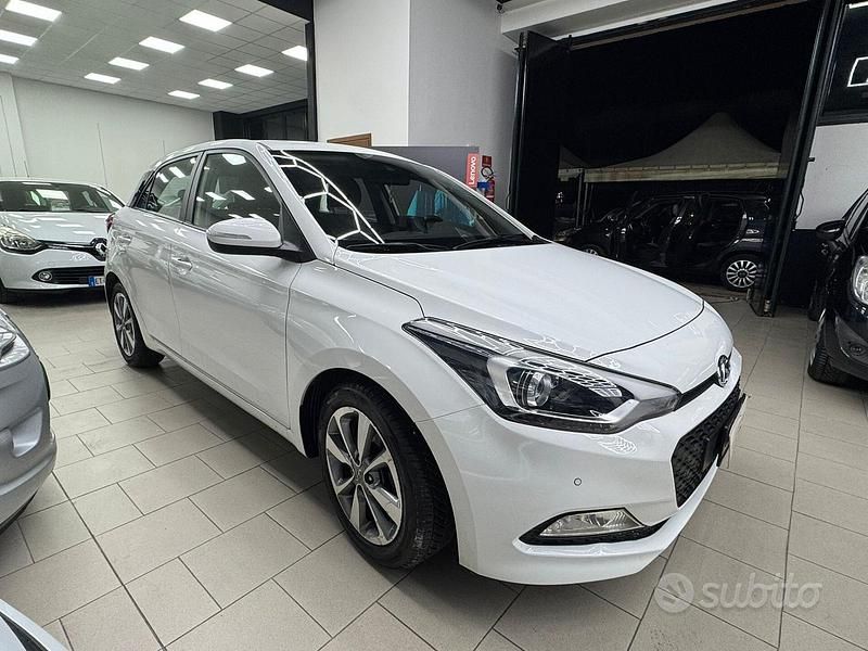 Usata Hyundai i20 Style 74 CV (54 kW) 2015 Bianco Berlina