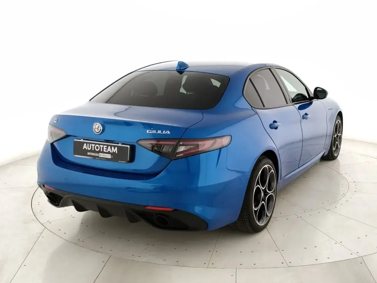 Usata Alfa Romeo Giulia Competizione 210 CV (154 kW) 2023 Blu Berlina
