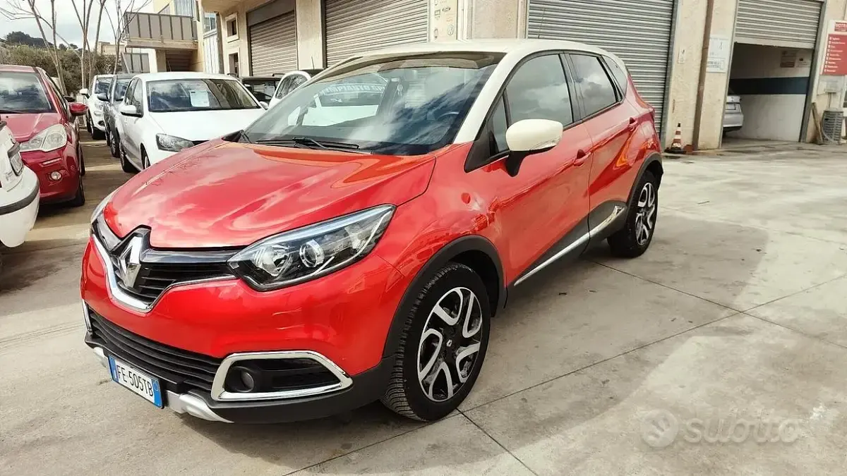 Usata Renault Captur Iconic 110 CV (80 kW) 2016 Rosso SUV