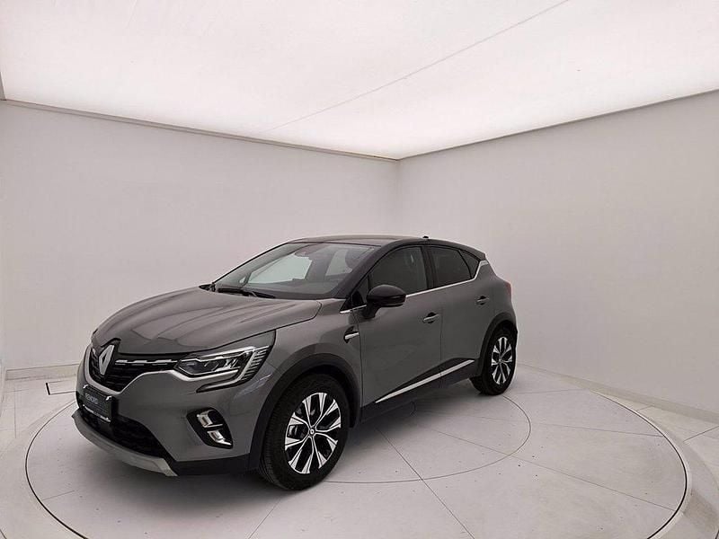 Usata Renault Captur Techno 145 CV (106 kW) 2023 Grigio SUV