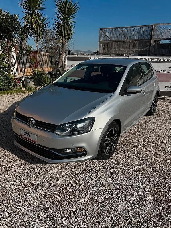 Usata VW Polo Trendline 75 CV (55 kW) 2017 Grigio Berlina