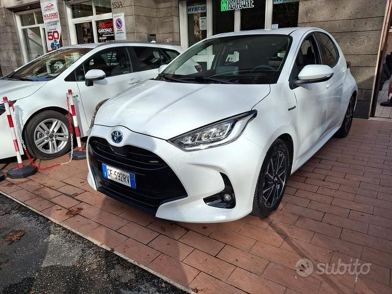 Usata Toyota Yaris Hybrid Trend 92 CV (67 kW) 2021 Bianco Berlina