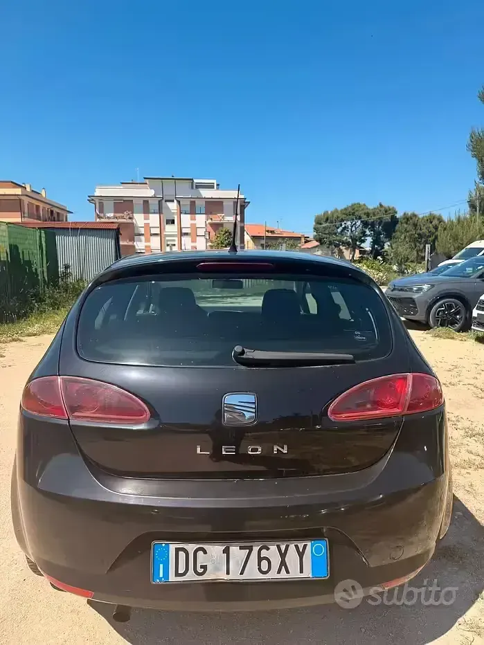 Usata Seat Leon Stylance 105 CV (77 kW) 2007 Nero Utilitaria