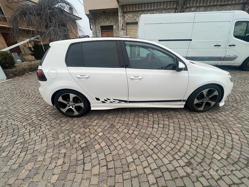 Usata VW Golf VI Comfortline 105 CV (77 kW) 2010 Bianco Utilitaria