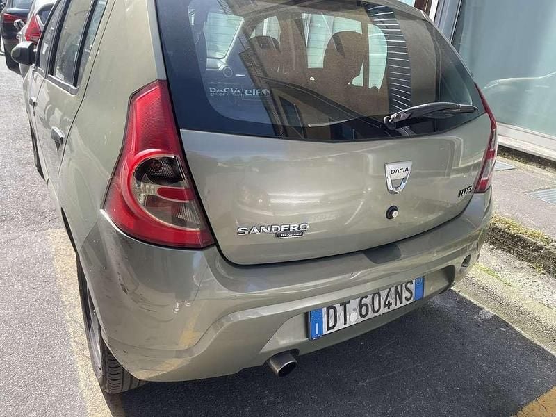 Brugt Dacia Sandero Lauréate 75 HK (55 kW) 2009 Sedan