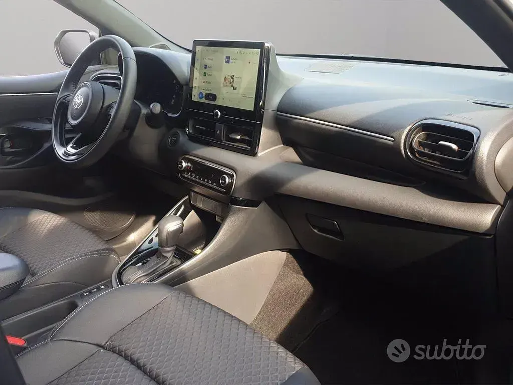Usata Toyota Yaris Lounge 131 CV (96 kW) 2026 Grigio Utilitaria