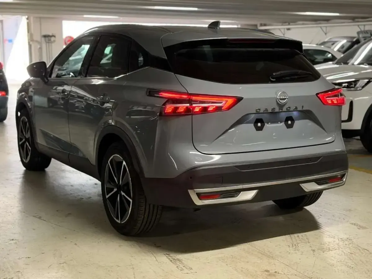 Nuova Nissan Qashqai Tekna 158 CV (116 kW) 2026 Grigio SUV