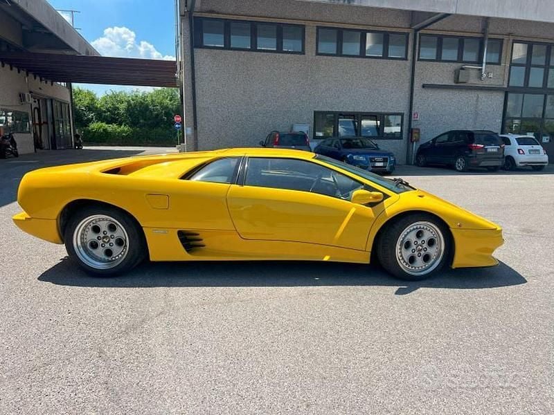 Usata Lamborghini Diablo 492 CV (361 kW) 1996 Giallo Coupé