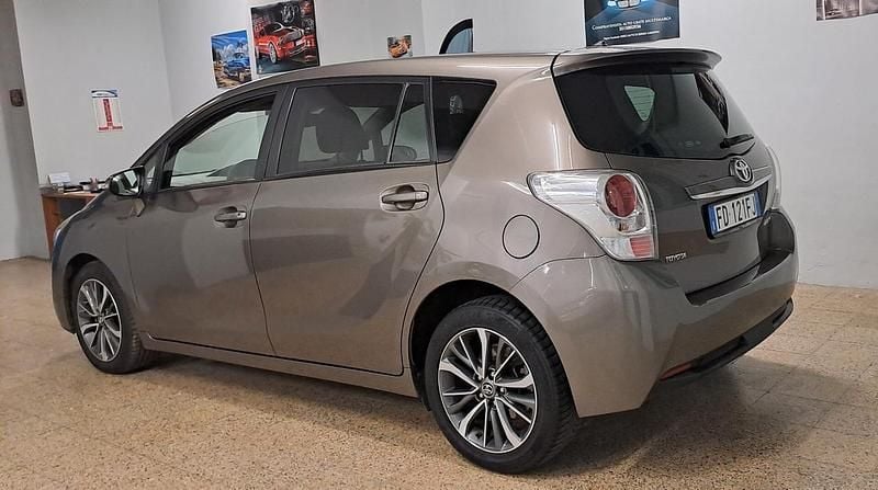 Usata Toyota Verso Style 111 CV (81 kW) 2016 Grigio Monovolume