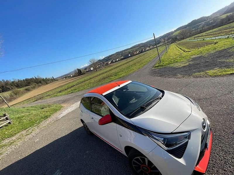 Usata Toyota Aygo X-wave 72 CV (52 kW) 2019 Bianco Utilitaria